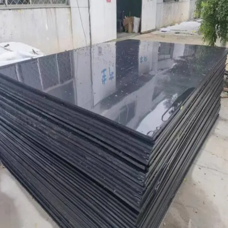 What are the characteristics of polyethylene plastic board